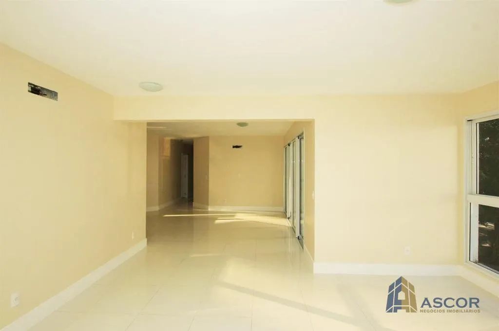 Apartamento Semimobiliado com 4 Quartos e 3 Vagas na Av. Trompowsky - Foto 4