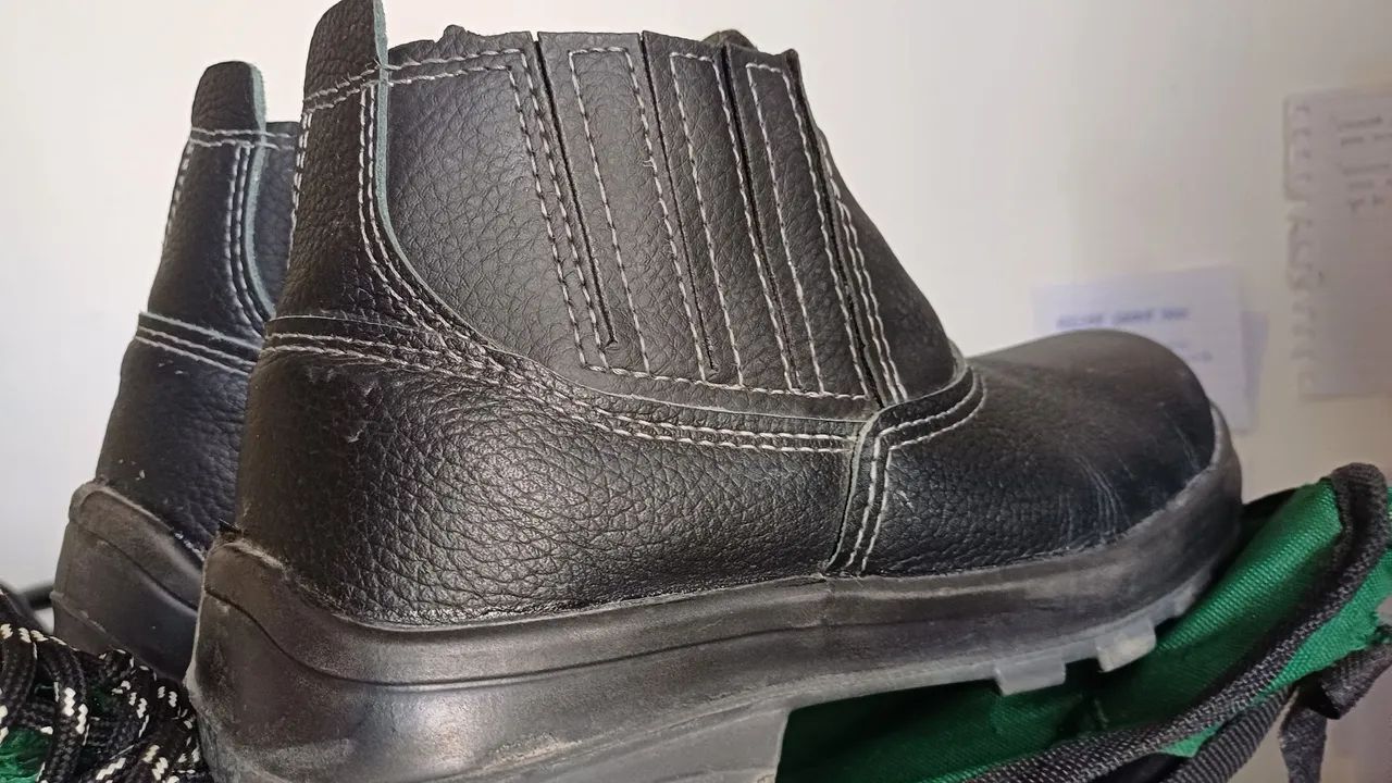 Bota de Segurança Tamanho 39 - Foto 2