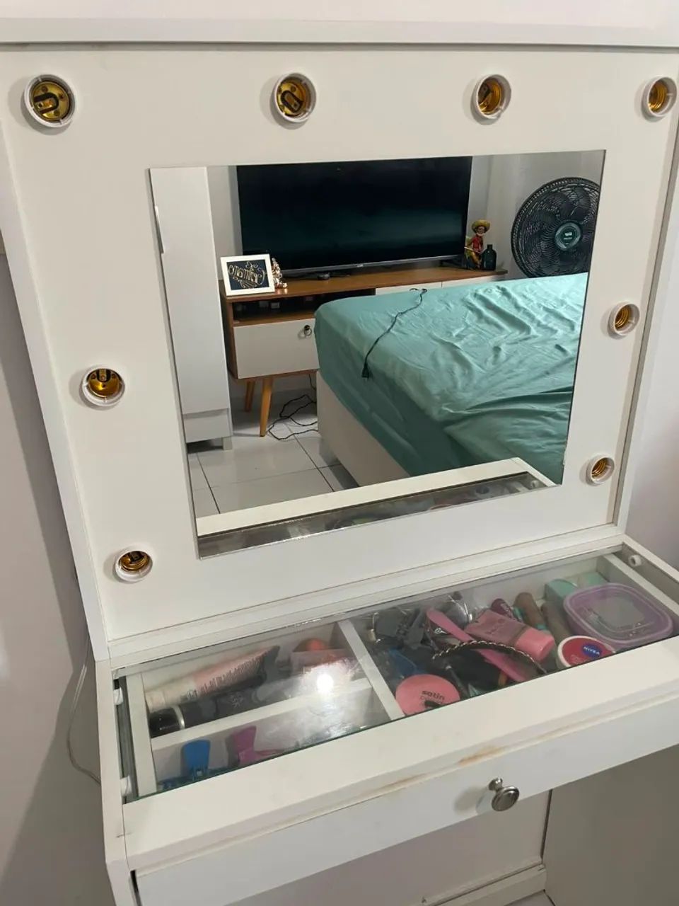 Guarda roupa e penteadeira semi novos - Foto 4
