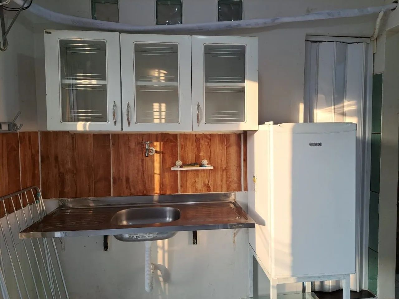 KITNET MOBILIADO E REFRIGERADO 