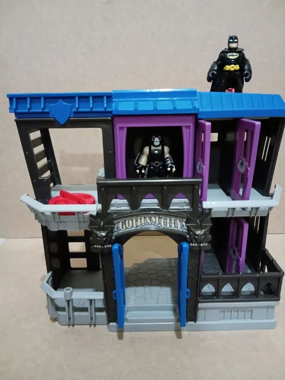 prisão gothan city com bonecos - imaginext - Foto 2