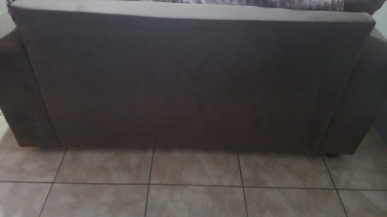 Sofá semi novo  com 2 e 3 lugares - Foto 2