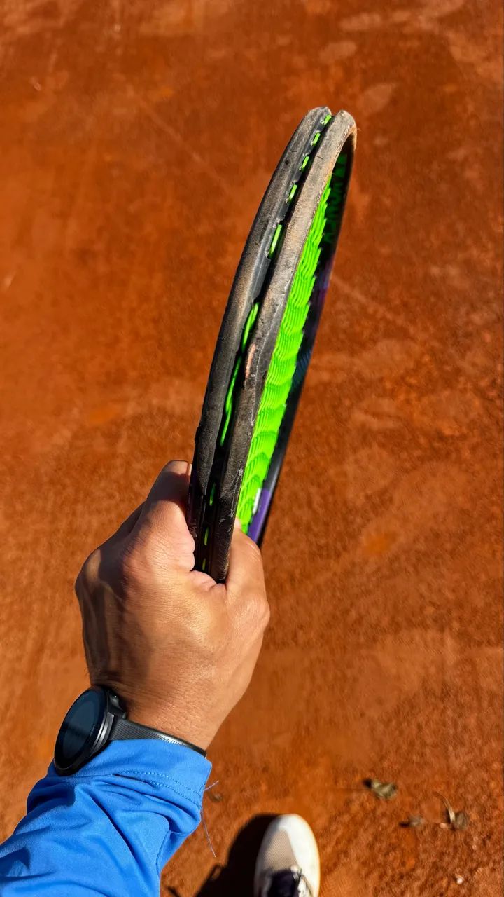 Raquete de tênis Yonex Vcore 100 - Foto 4