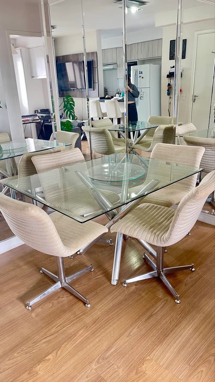 Mesa de jantar com 4 cadeiras e centro giratório 