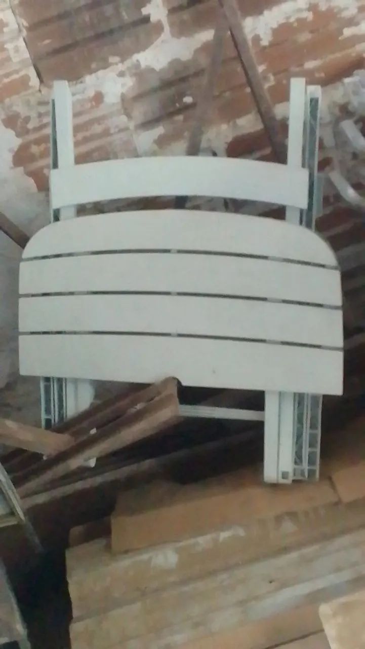 Vendo cadeira de alumínio com mesa e carrinho  - Foto 2