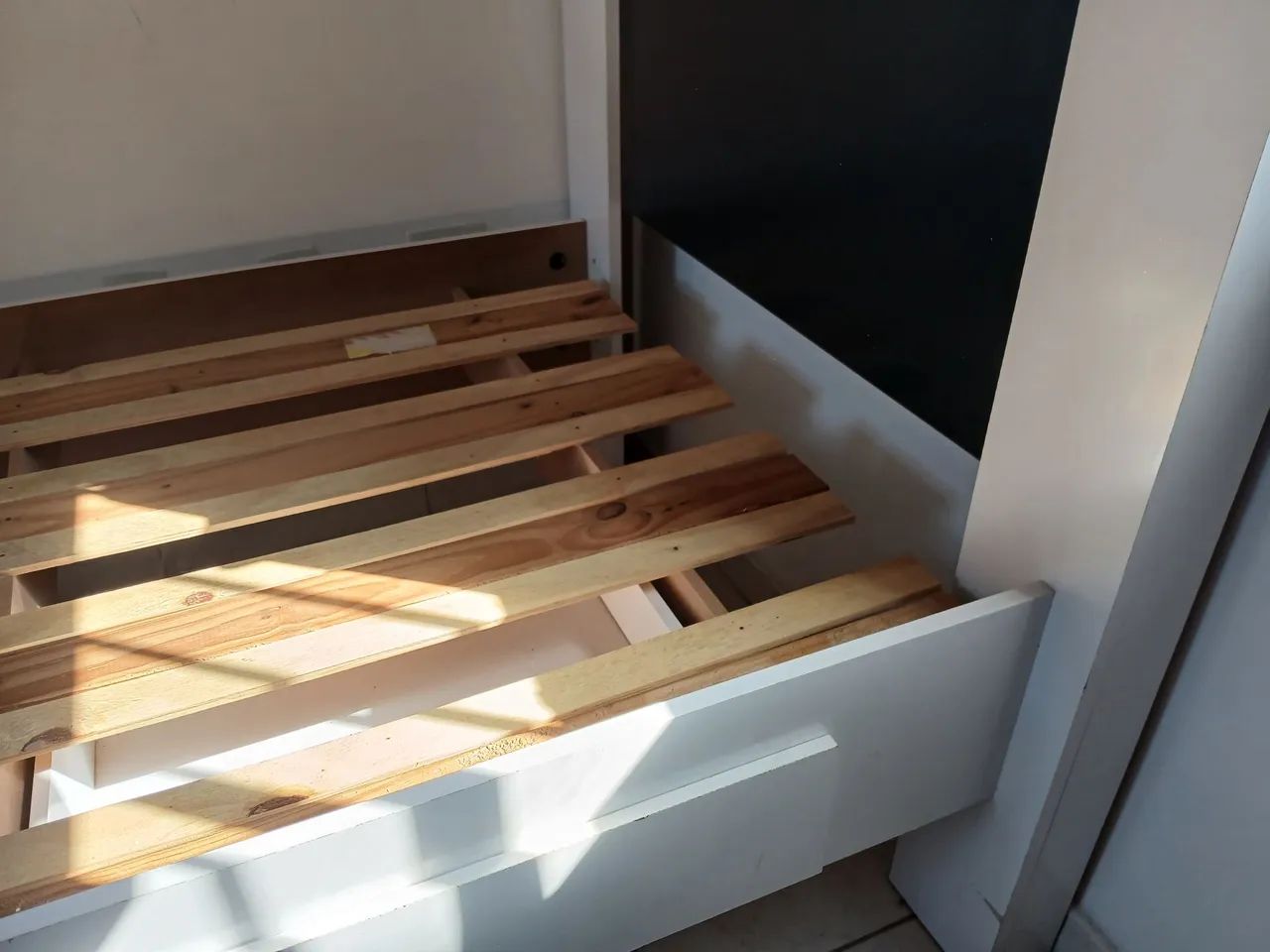Cama de solteiro c 02 gavetas