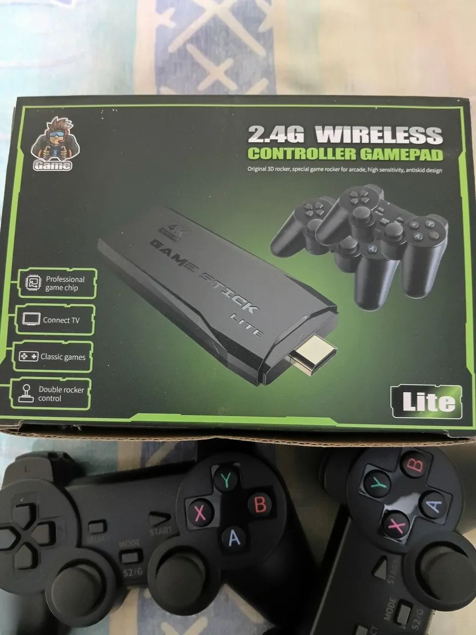 Vendo vídeo game retro na caixa 