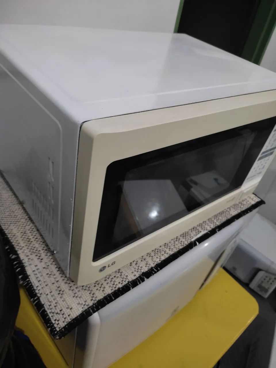 Micro-ondas LG 28  itros funcionando perfeitamente entrega grátis zap * - Foto 2