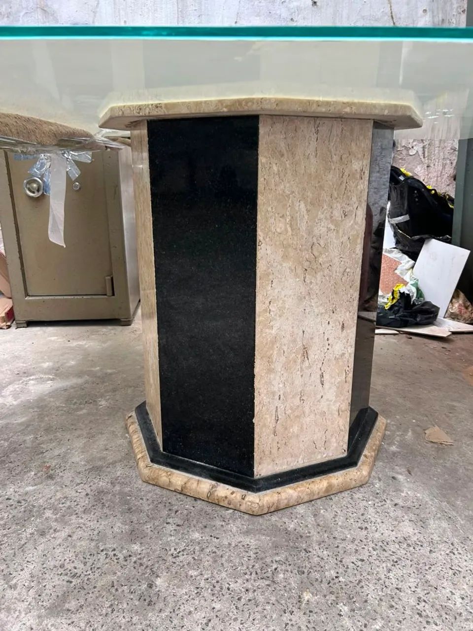 Mesa de vidro com base 