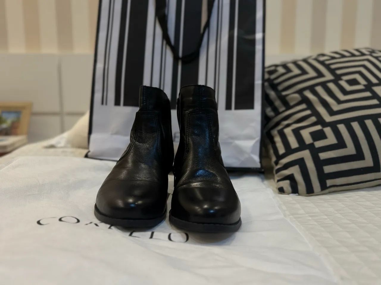 Bota Corello Preta em Couro - Estilo e Conforto - Foto 2