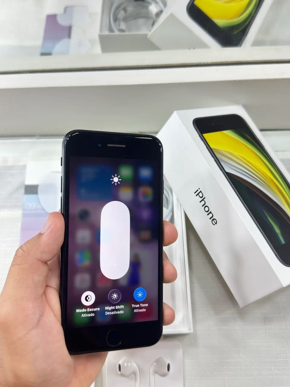 iPhone SE 64GB - Conservado, Completo e Pronto para Uso