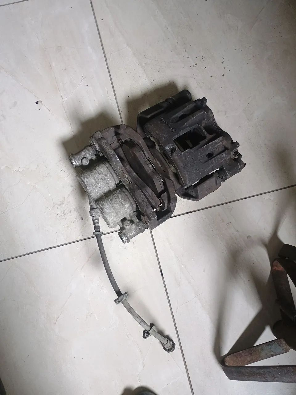 Pinça de freio dianteira esquerda da Iveco 35s14 2006-2019 - Foto 3