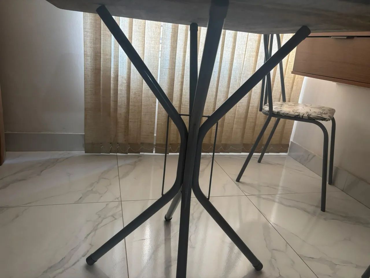 Mesa 4 cadeiras  - Foto 4