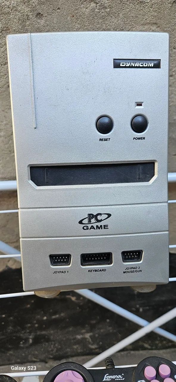Vídeo game DYNACOM.