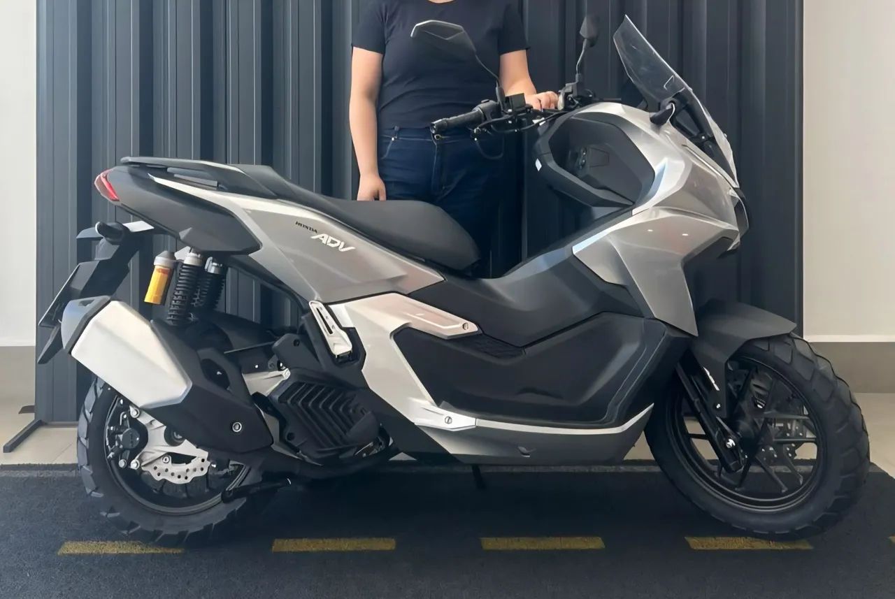 Honda ADV 160 Prata