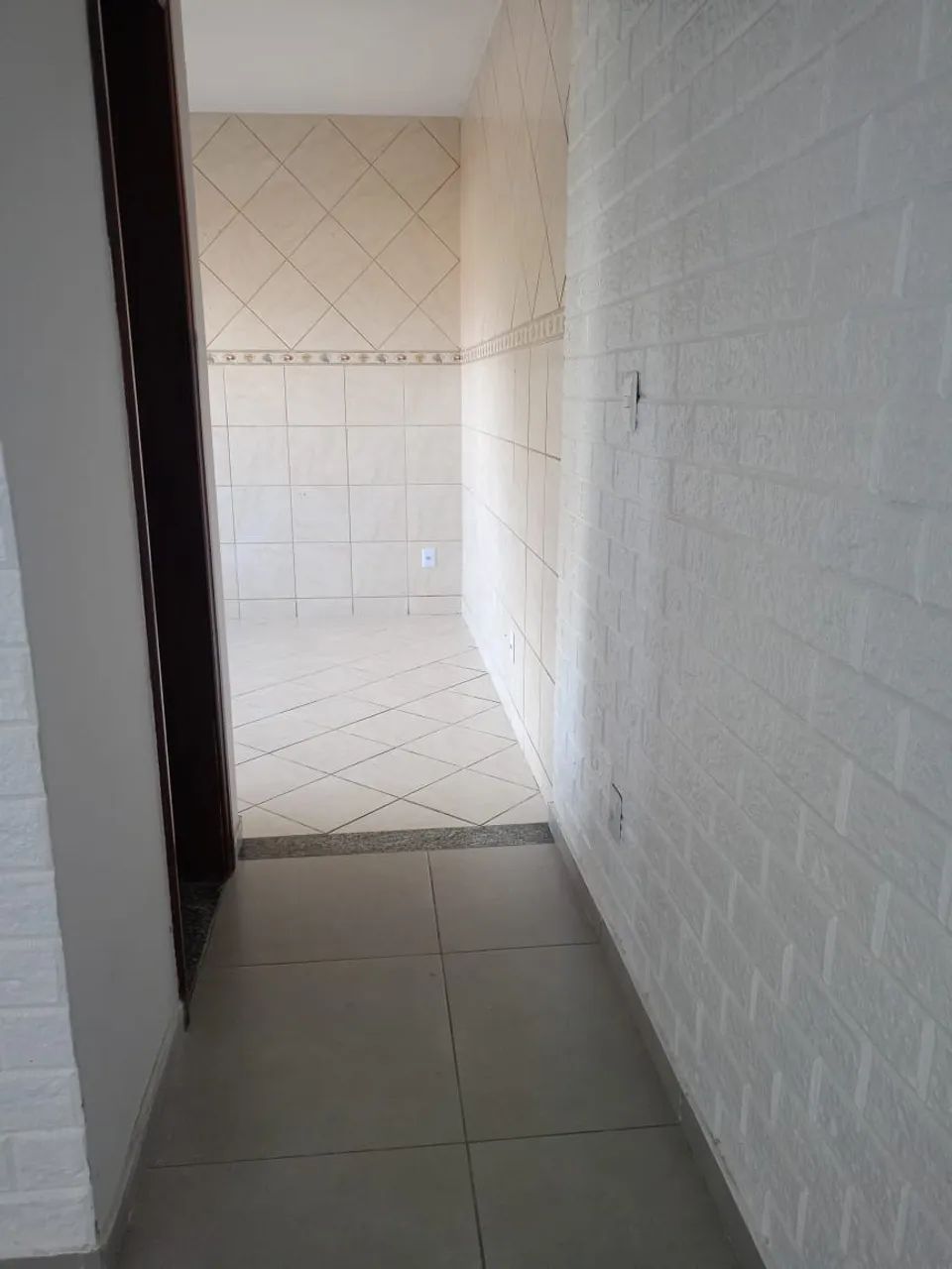 ALUGO CASA RECÉM REFORMADA NO FONSECA - Foto 4