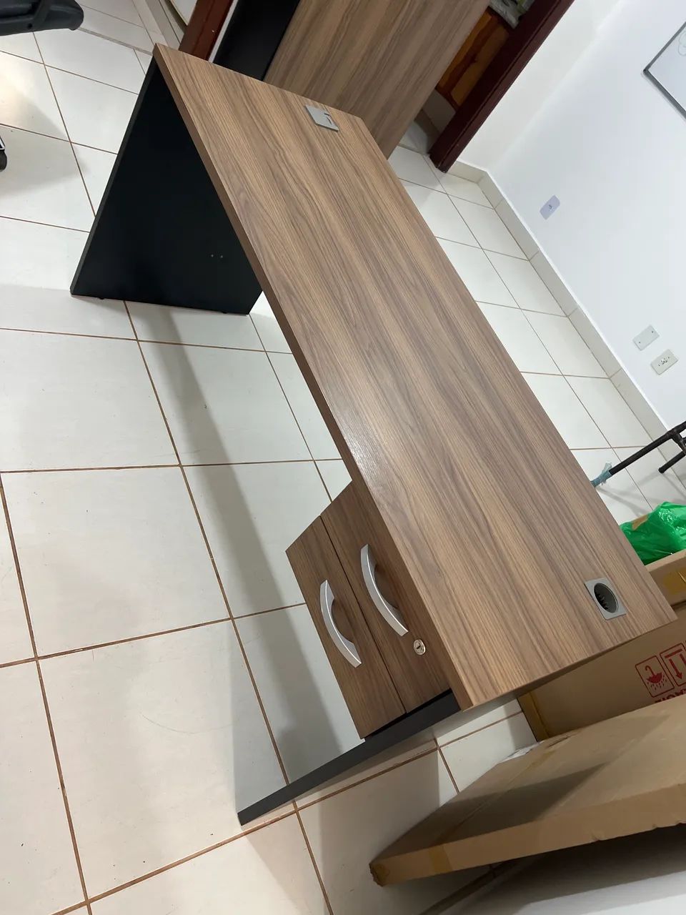 Mesa escritório com 2 Gaveta
