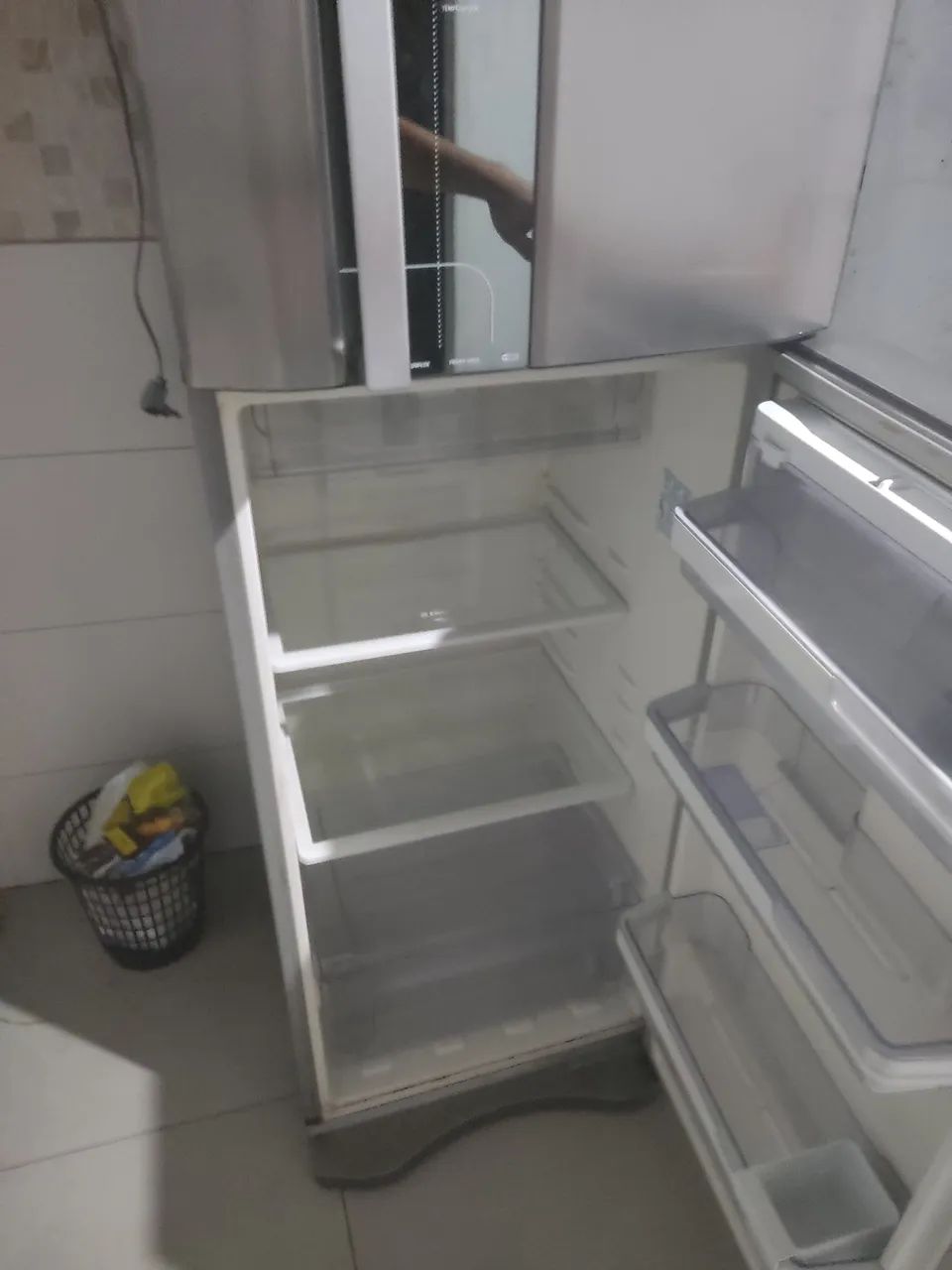 Vendo 2 geladeiras pra remoção de peças ou conserto  - Foto 2