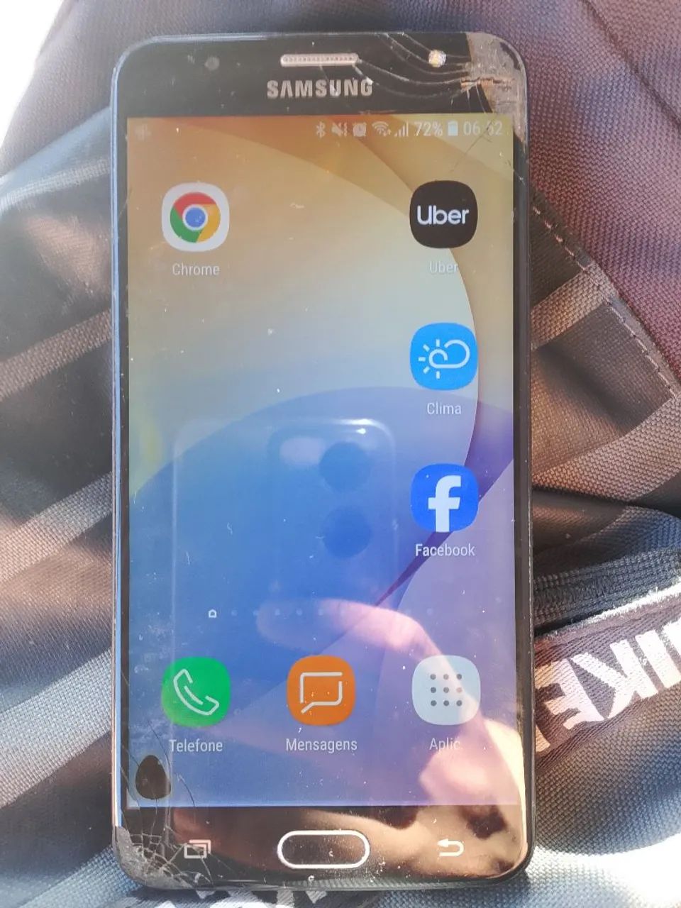 Celular muito usado