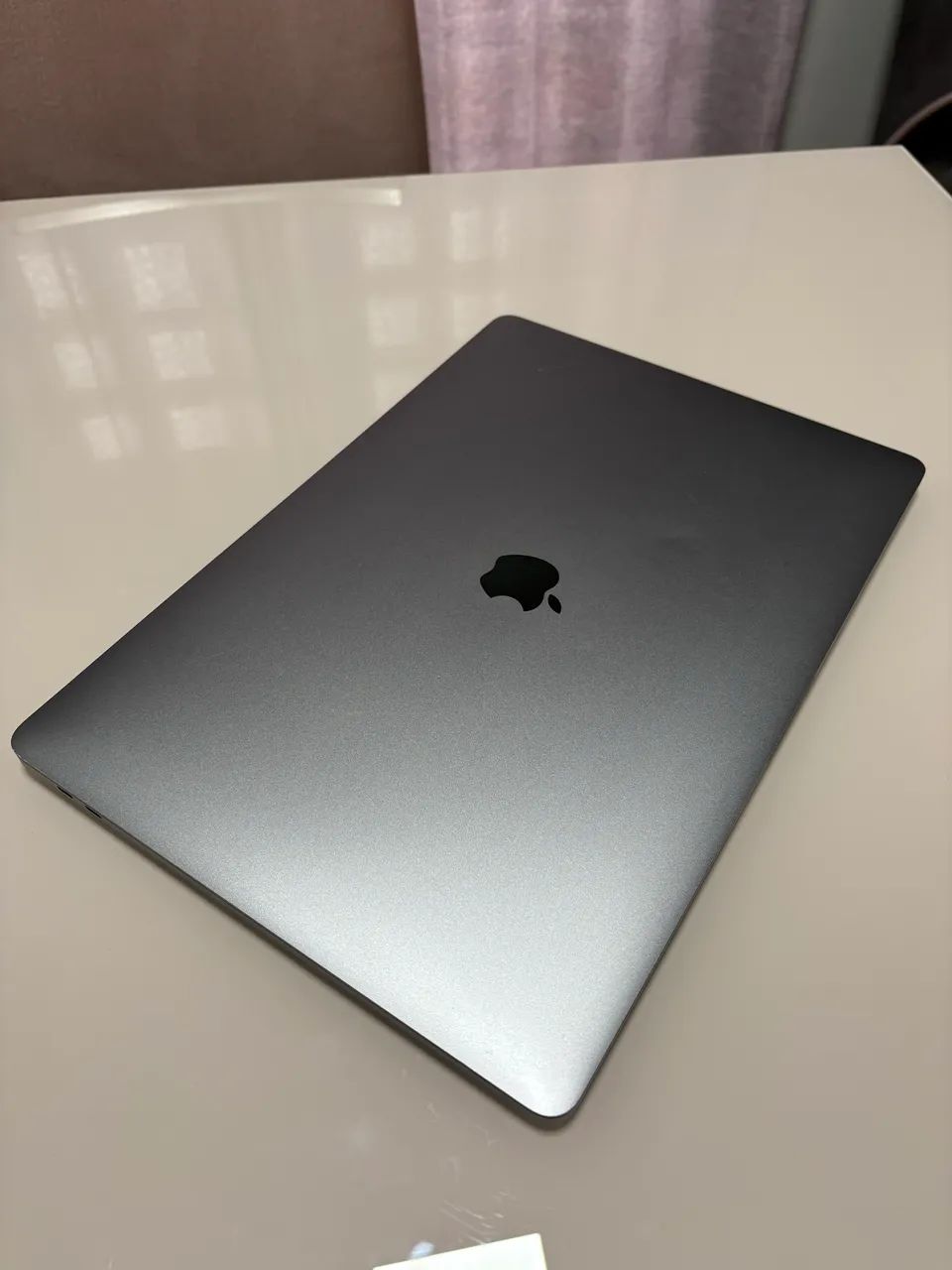 MacBook Pro Touch Bar 2019 (i7/16g/256g) 15,4 polegadas - placa de vídeo dedicada 4g  - Foto 4