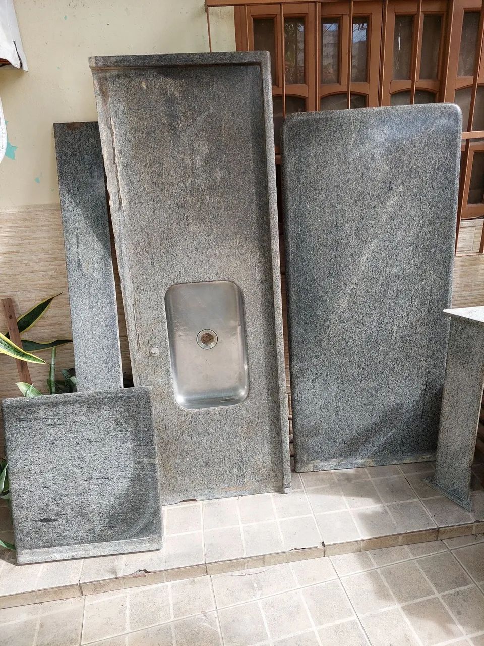 Bancada e mesa de granito.