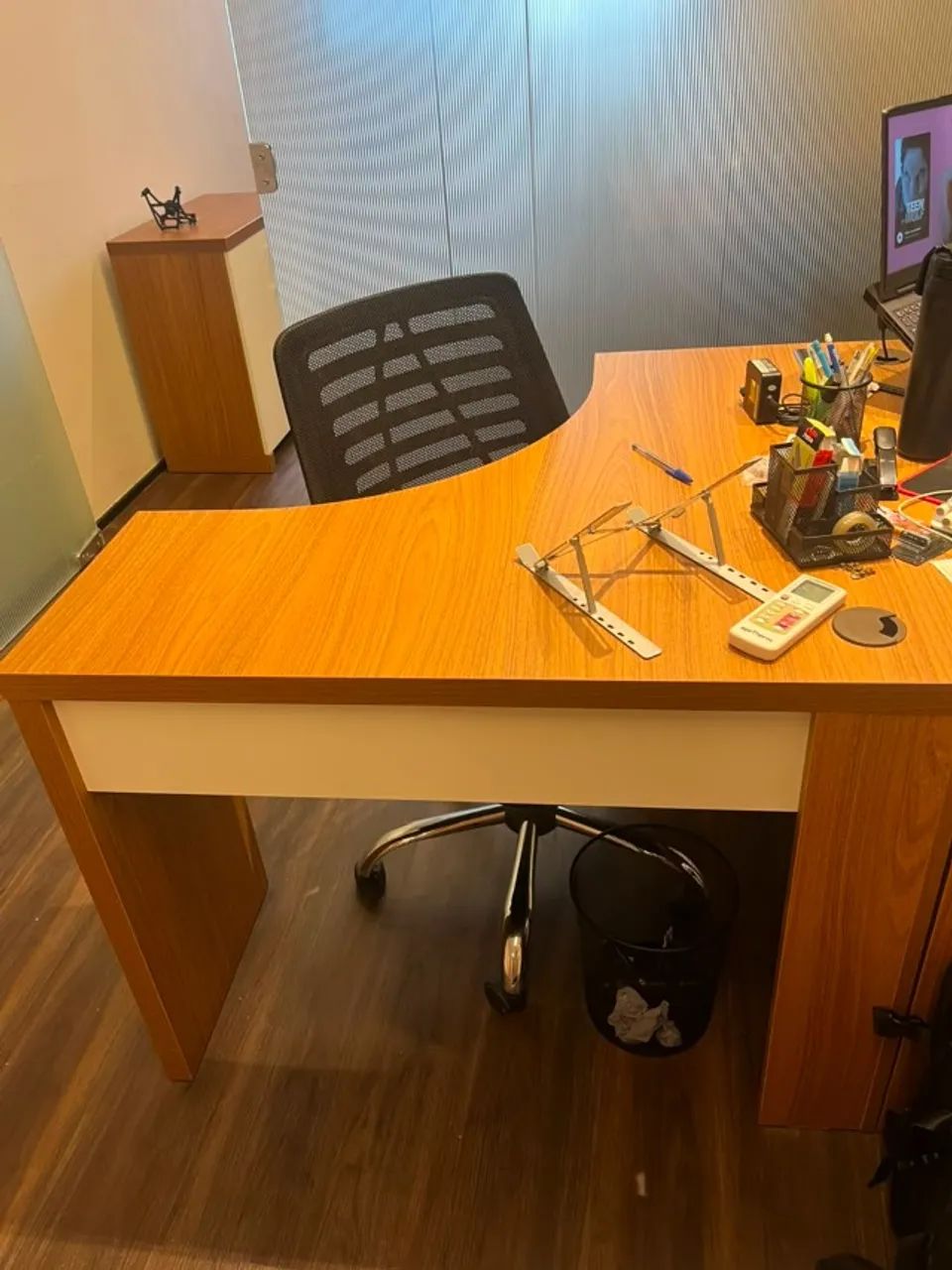 Cadeiras de escritorio e mesa de posto de trabalho - Foto 2