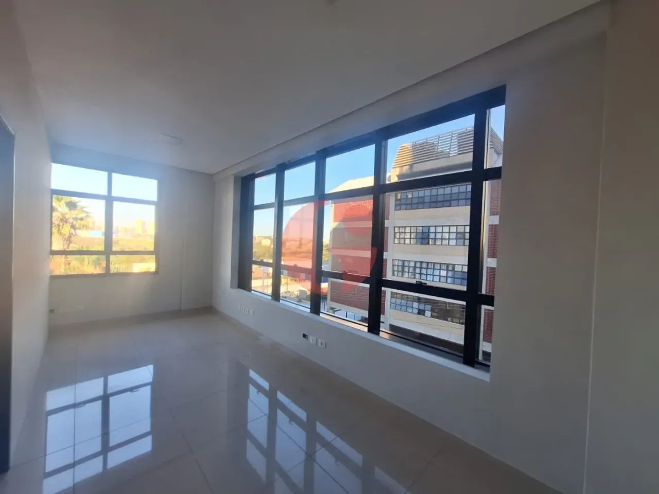 Comercial Sala em Condomínio em São José dos Campos