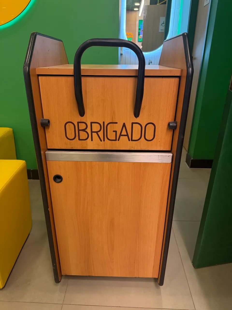 Lixeira salão com cesto