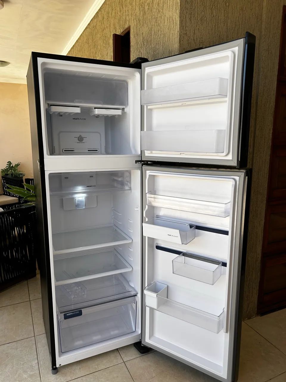 Vende-se Geladeira Electrolux Frost Free Inverter 390L Duplex Black Inox - Foto 3