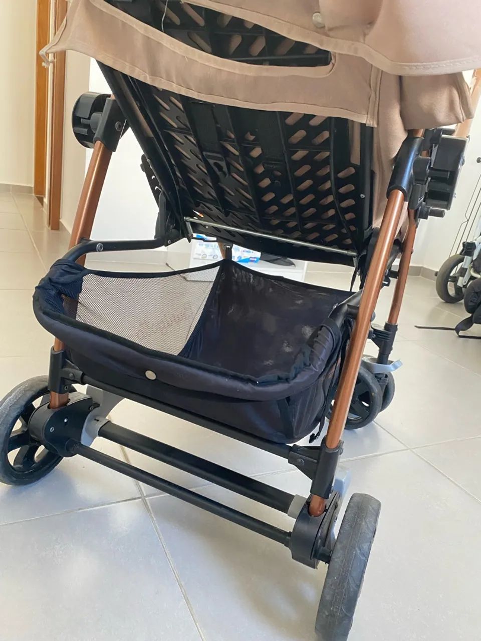 Carrinho com bebe conforto burigotto