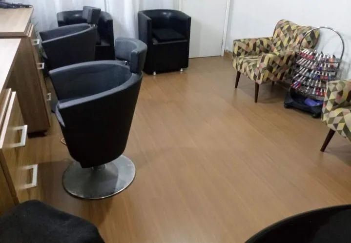 Vendo duas cadeiras hidráulicas para salão  - Foto 2