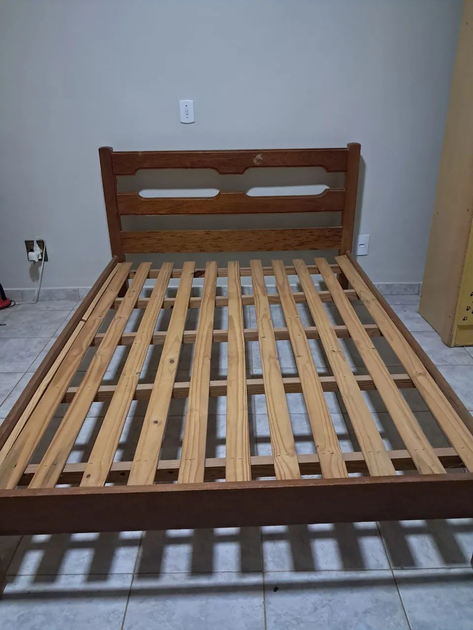 Cama de casal sem colchão 