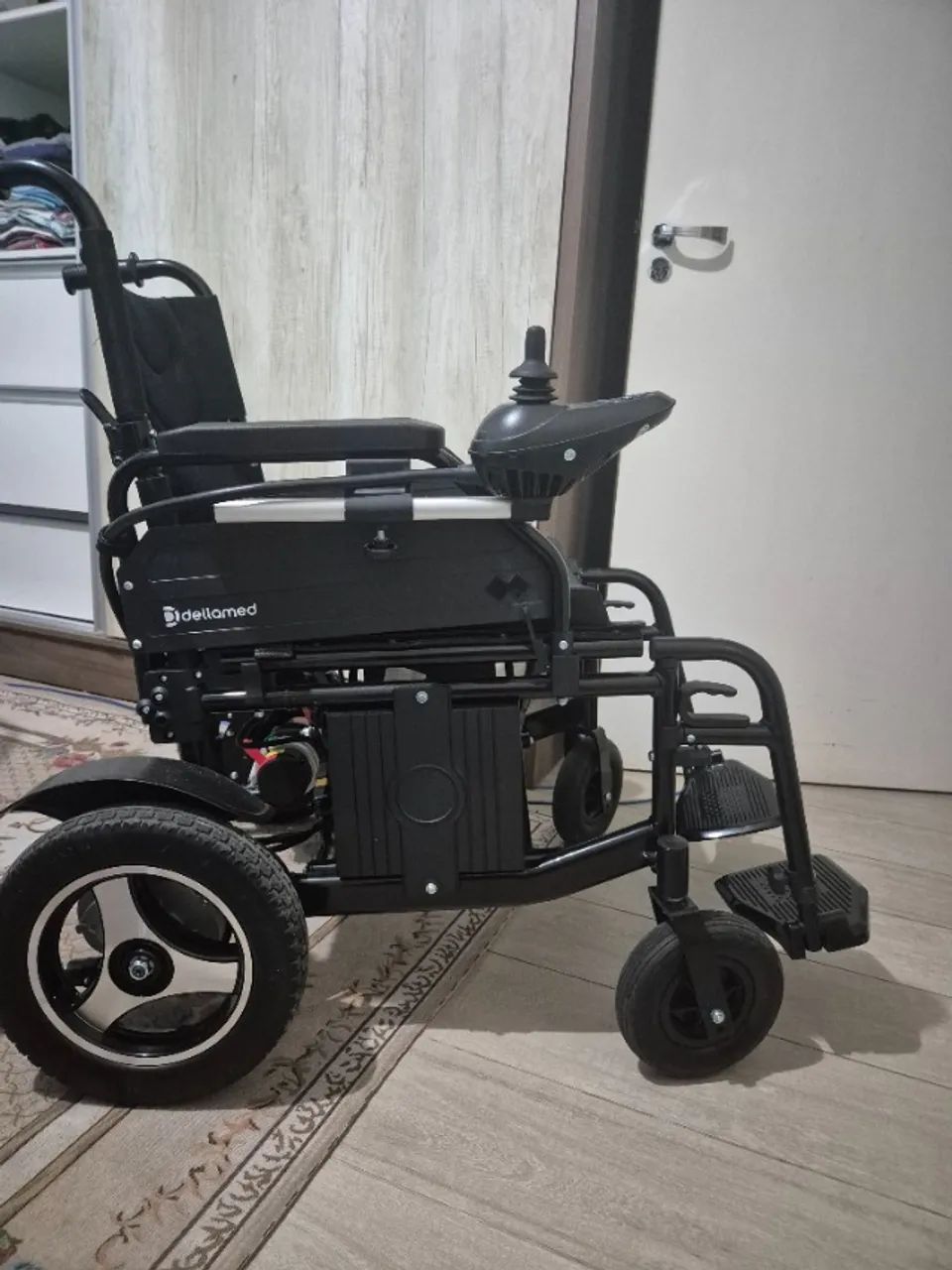 Cadeira de rodas elétrica Nova
