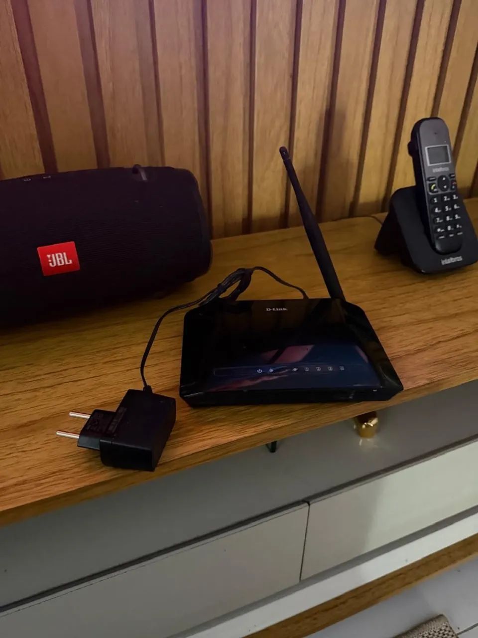 Roteador de internet em perfeito estado.