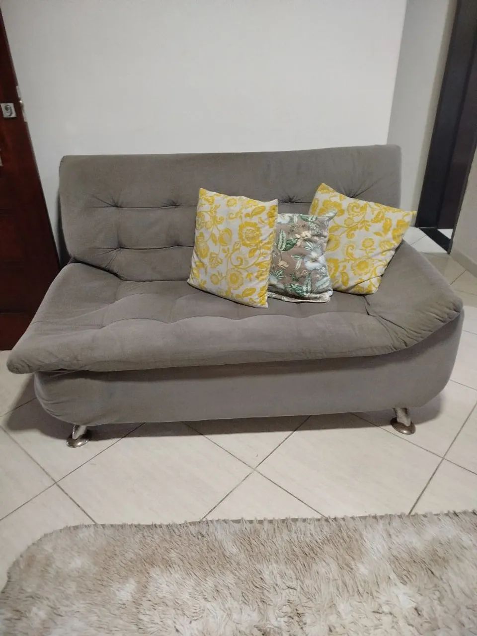 Vendo sofá namoradeira com duas cadeiras  - Foto 2