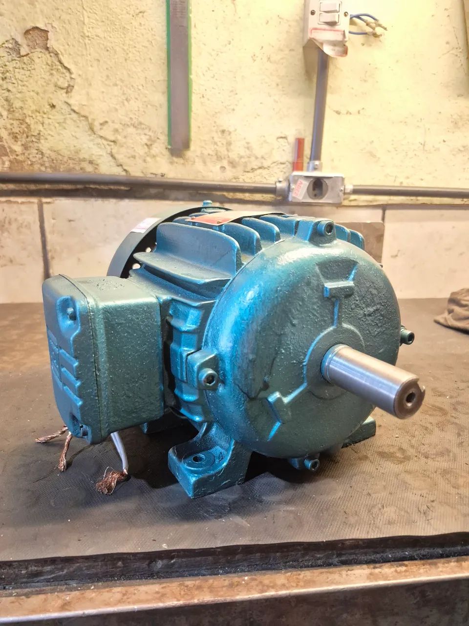 Motor Elétrico WEG 2CV 4 Polos Trifásico 