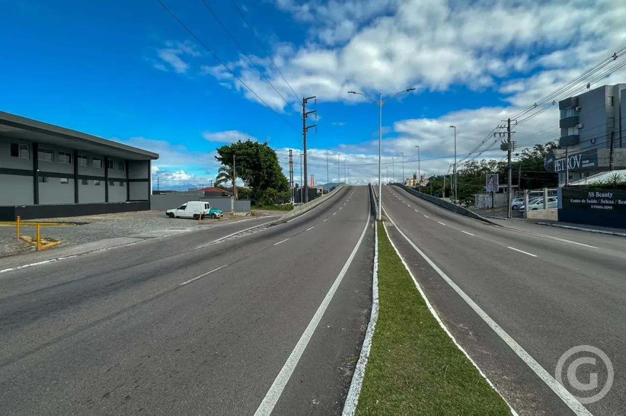 Explore oportunidades únicas neste amplo galpão em Capoeiras, Florianópolis - Foto 2