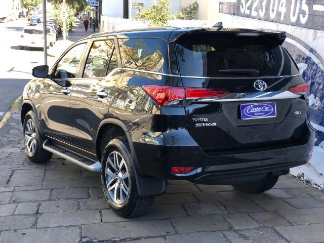 Toyota Hilux 2.8 Sw4 Srx 7 Lugares 2017 - Foto 10