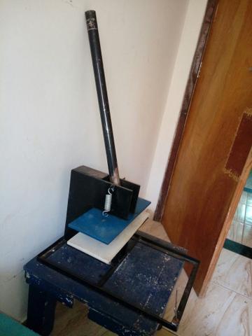 Maquina de fazer chinela - Foto 2