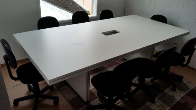 Mesa de reunião 08 lugares com conectividade