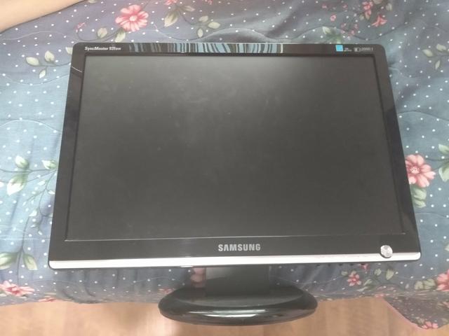 Monitor Samsung SyncMaster 19