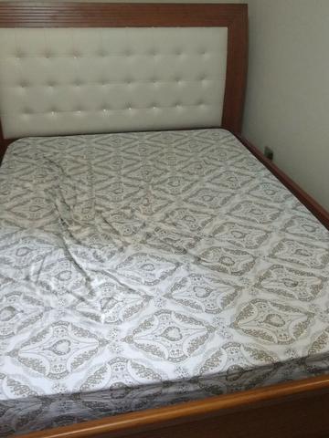 Cama madeira maciça recém comprada