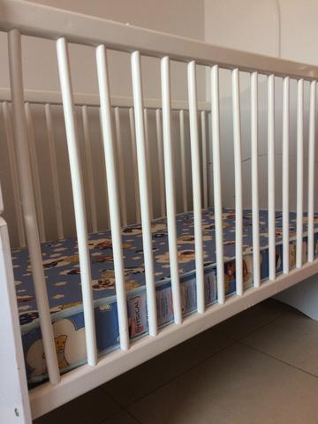 Vendo berço com colchão - Foto 3