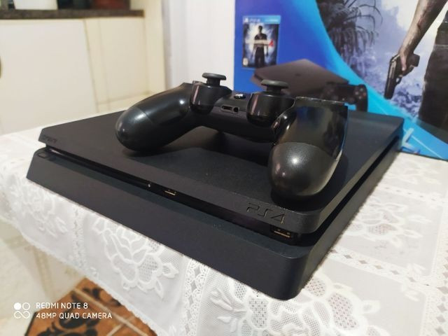 PS4 Slim 500GB com 2 controles - Conservado