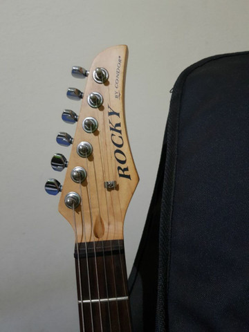 Guitarra Condor Strato.