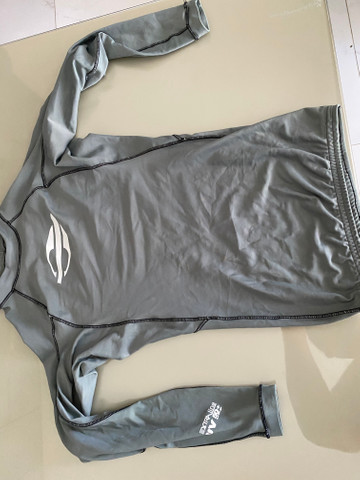 Bermuda e camisa mormaii, camisa quiksilver - Foto 6