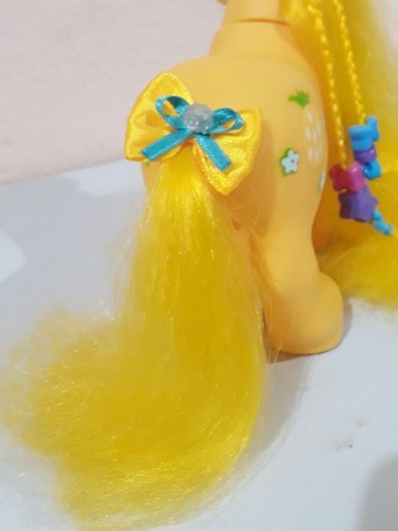 My Little Pony amarela da Hasbro como Nova  - Foto 2