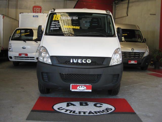 IVECO DAILY 35S14 CHASSI OU BAU 2018