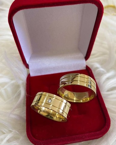 Aliança de moeda antiga legítima com uma pedra de zircônia 