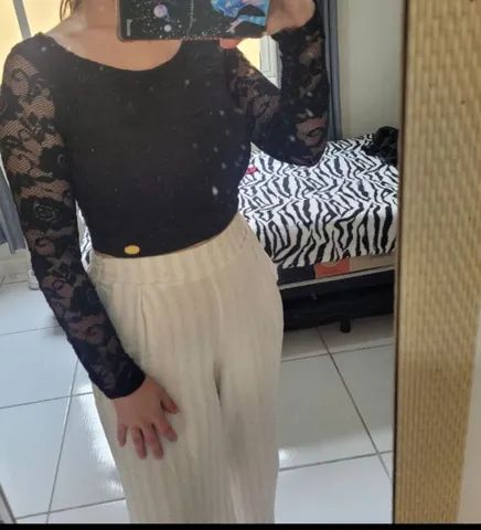 Cropped preto com bojo detalhes em renda flor linda veste p/m - Foto 3